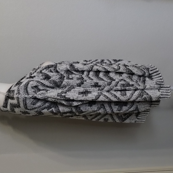 H&M divided black/White geometric print cardigan size medium - Picture 4 of 8